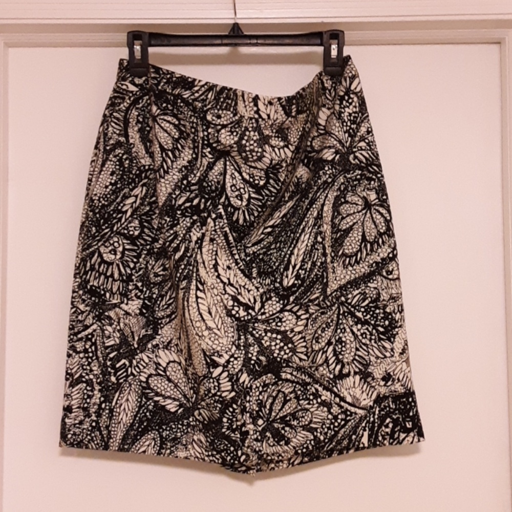 Loft lined black and cream skirt